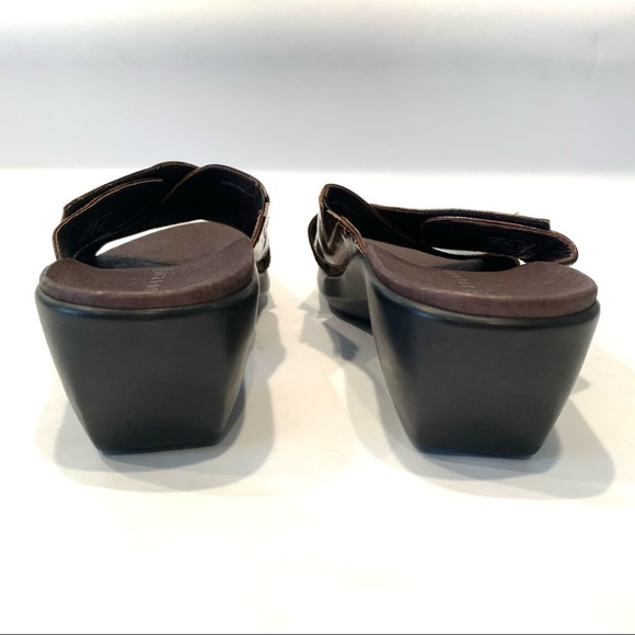 Aravon Tortoise Shell Leather Slide Sandals - Picture 8 of 9